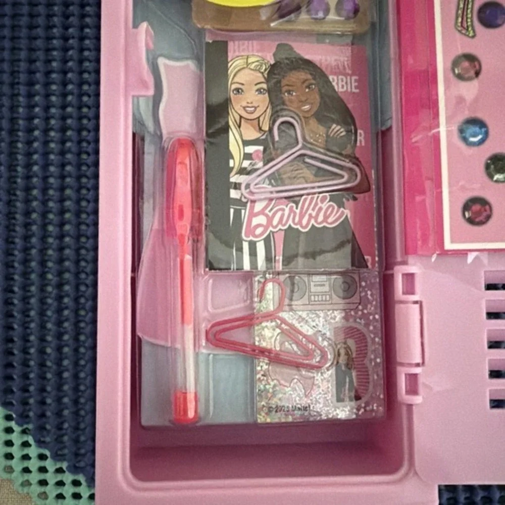 Barbie Design Activity Locker (Item #52906).‎ 715